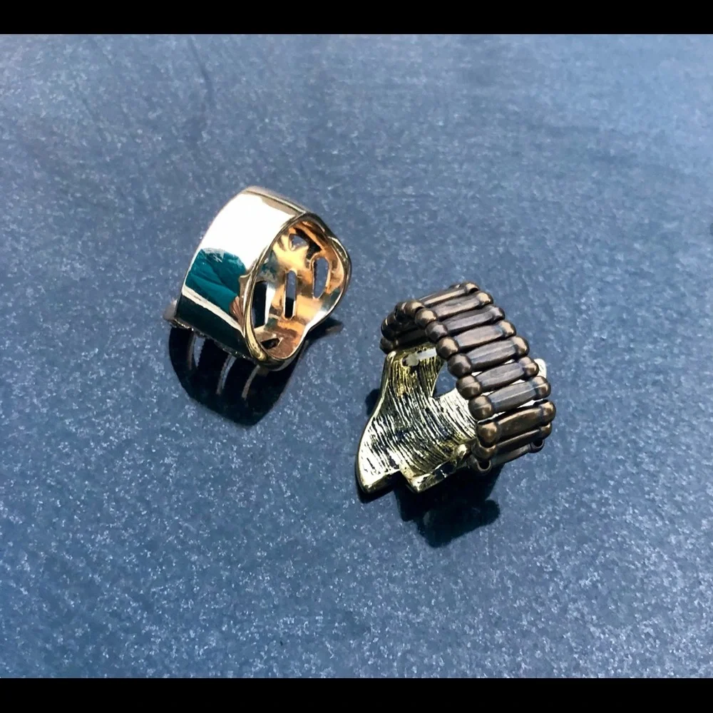 Sparkly Costume Rings Stretchy Band Gold Tone